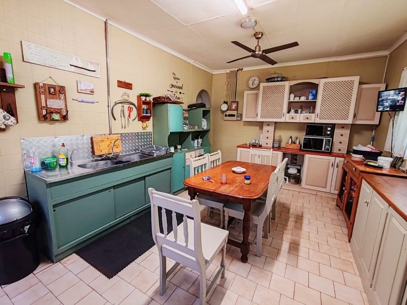 Small Holding in Baillie Park with 8 Apartments! - Photo 7