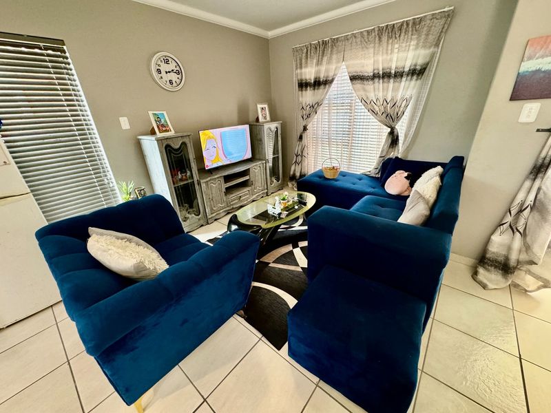 2 Bedroom Townhouse with plenty of space! - Photo 7