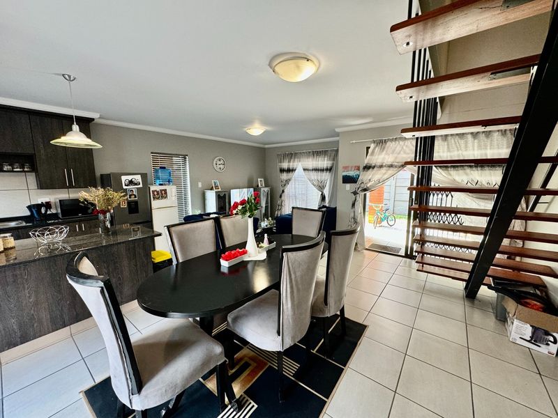 2 Bedroom Townhouse with plenty of space! - Photo 5