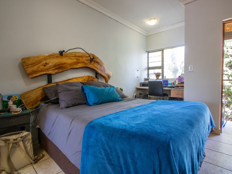 Stylish Bachelor’s Apartment in Secure Complex – Steps from NWU! - Photo 5