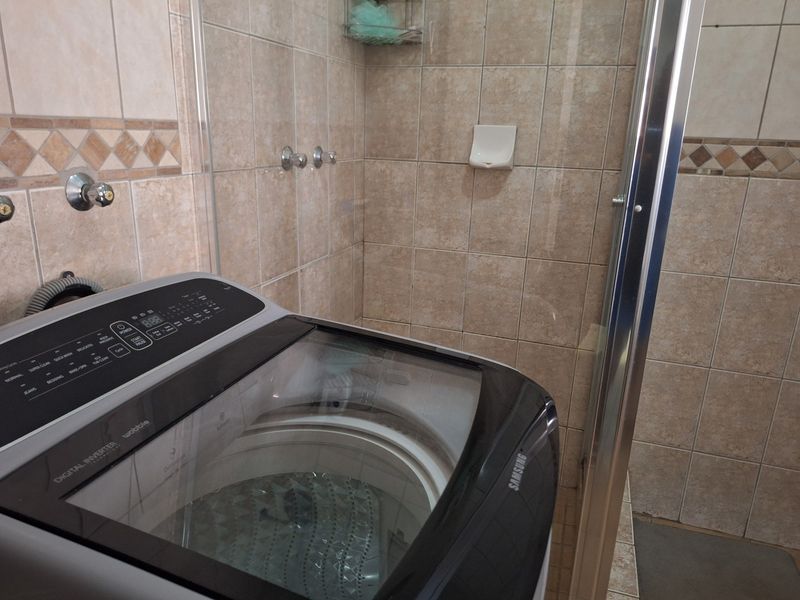 2 bedroom apartment at a very popular complex!!! - Photo 8