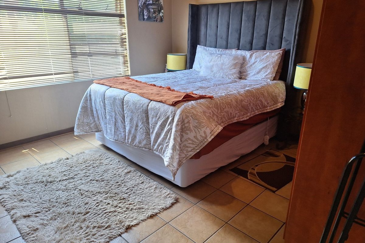 2 bedroom apartment at a very popular complex!!! - Photo 5