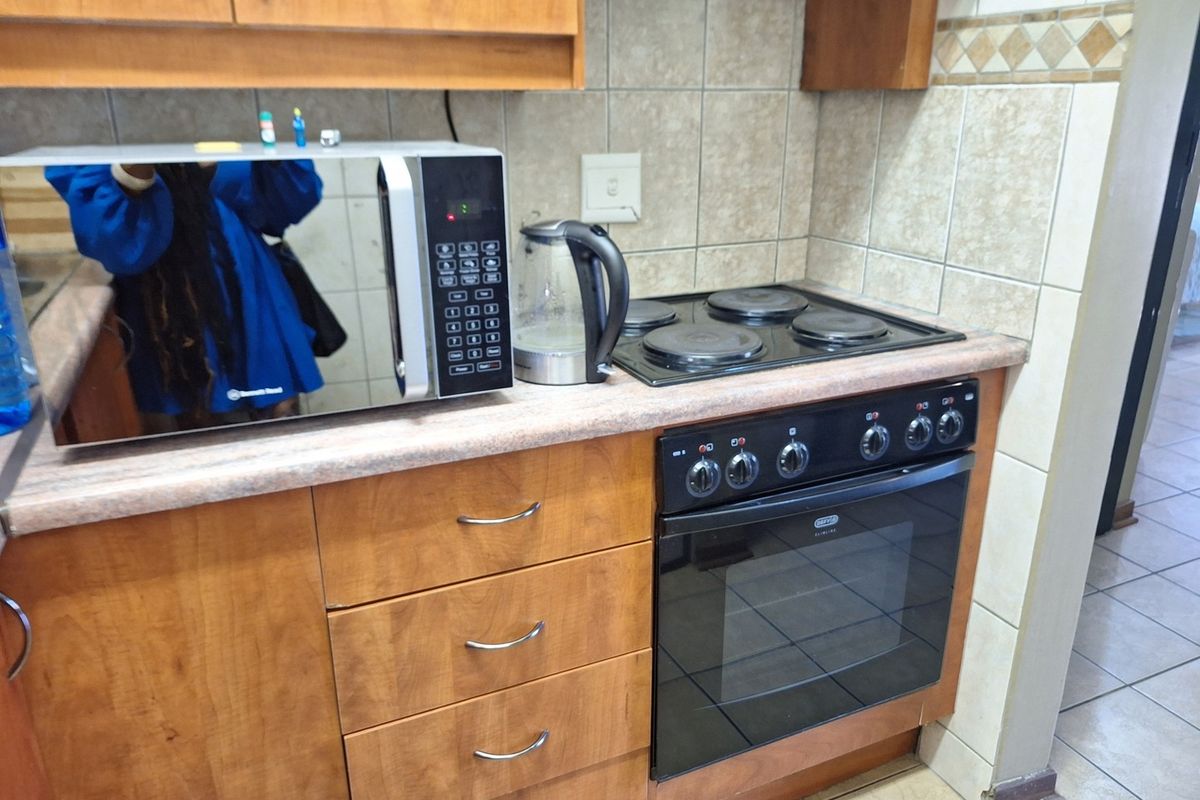 2 bedroom apartment at a very popular complex!!! - Photo 4