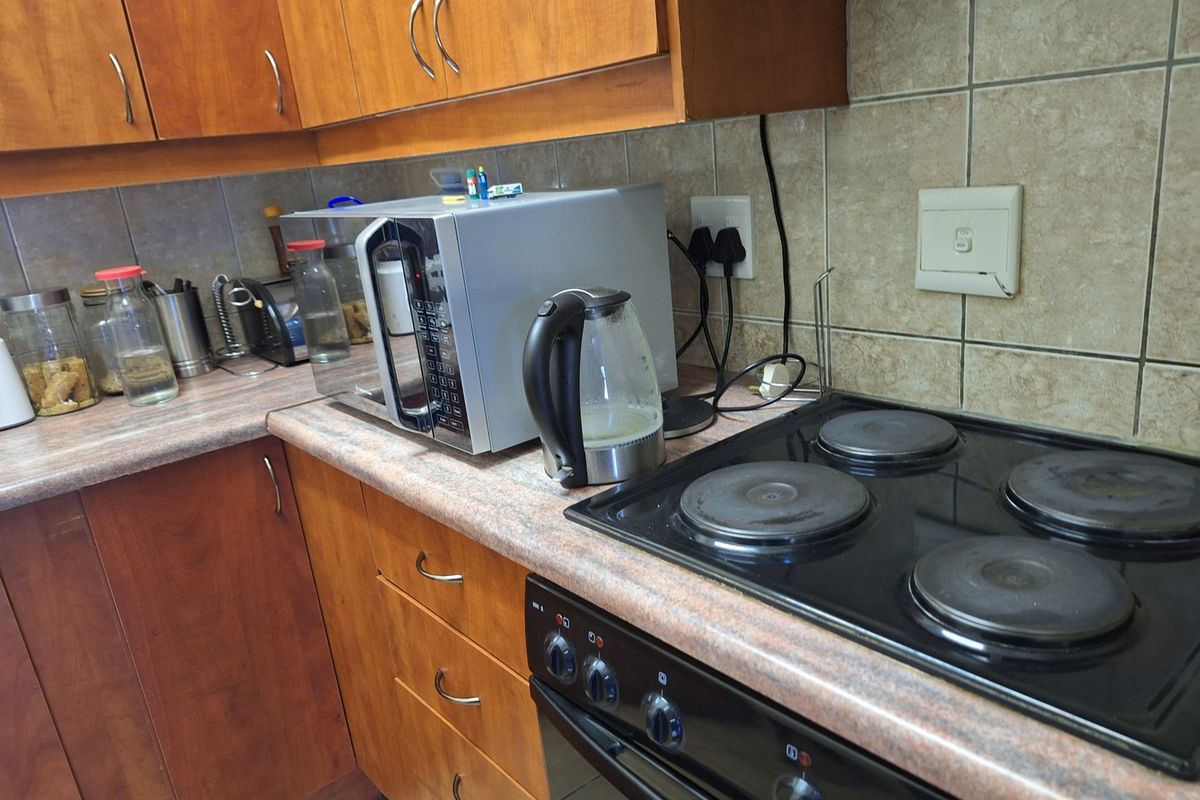 2 bedroom apartment at a very popular complex!!! - Photo 3