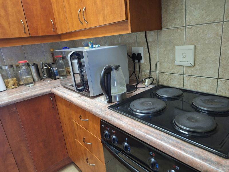 2 bedroom apartment at a very popular complex!!! - Photo 3