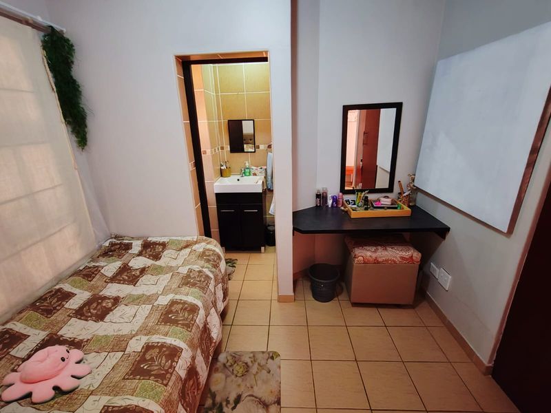 Apartment Next to the University! - Photo 6