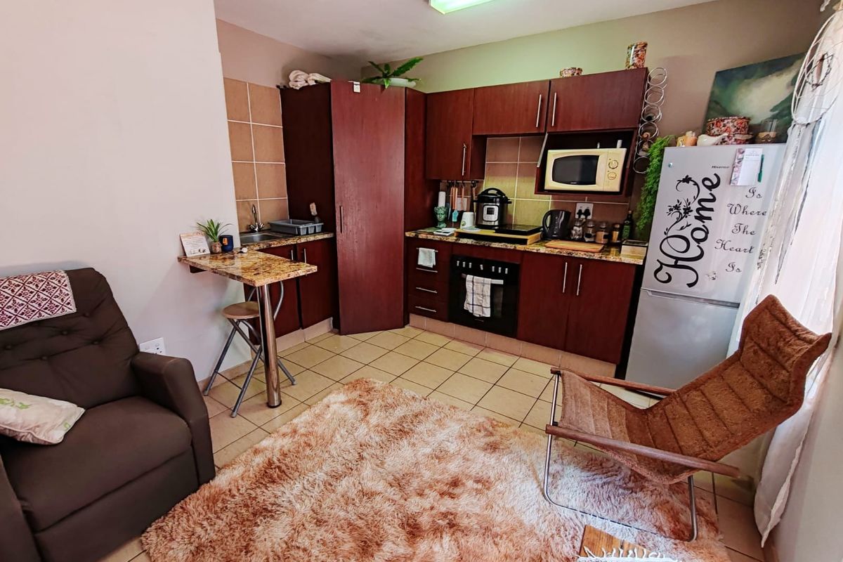Apartment Next to the University! - Photo 3