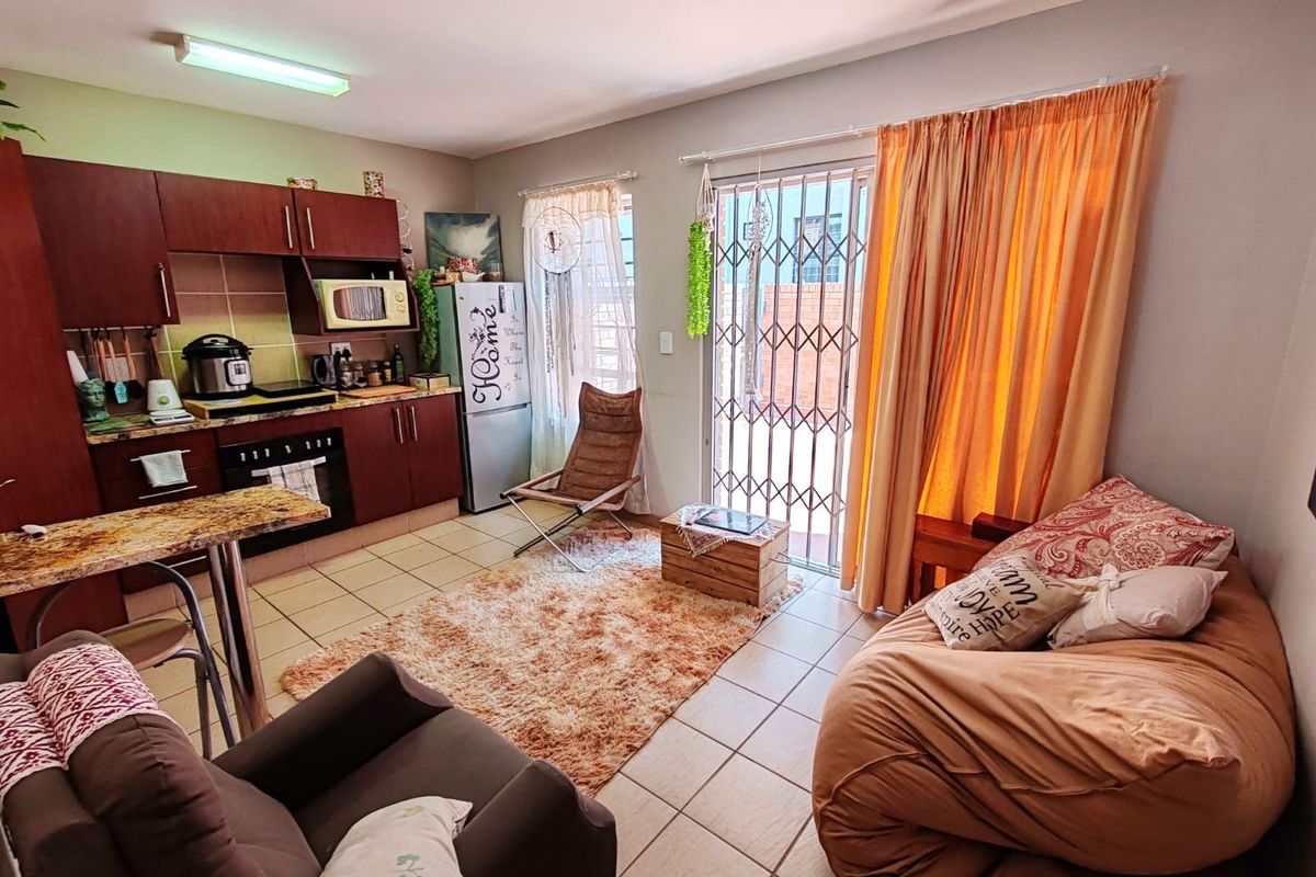 Apartment Next to the University! - Photo 2