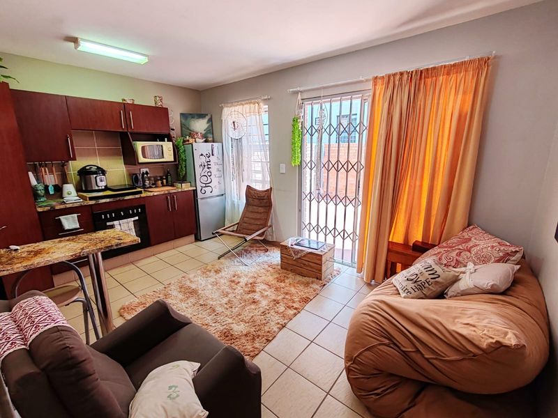 Apartment Next to the University! - Photo 2