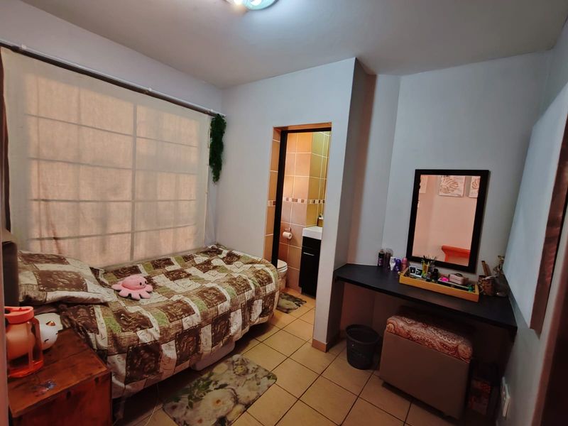 Apartment Next to the University! - Photo 5