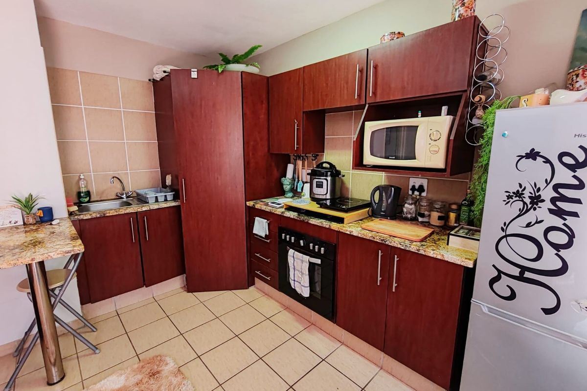 Apartment Next to the University! - Photo 4