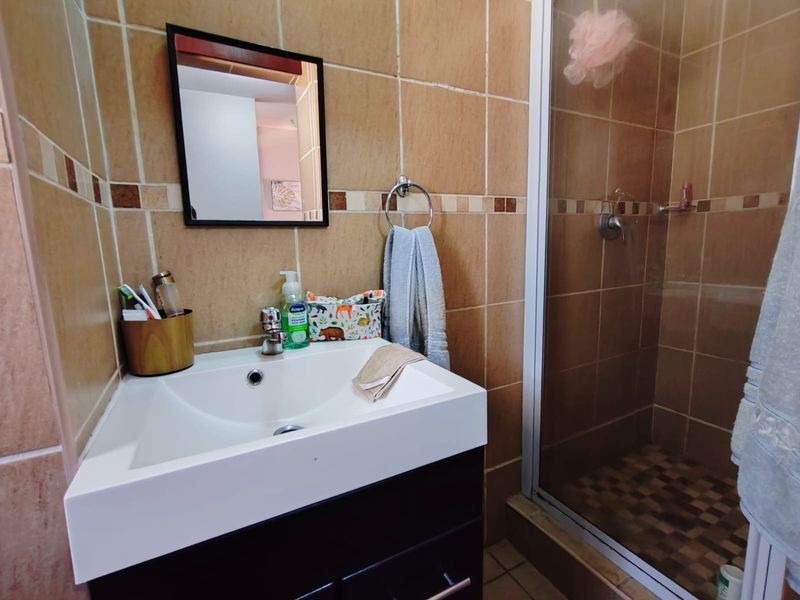 Apartment Next to the University! - Photo 8