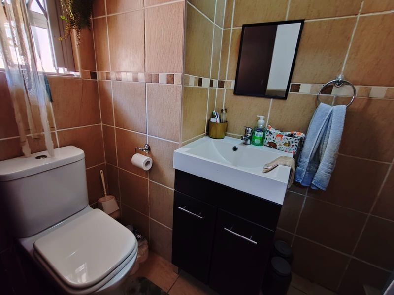 Apartment Next to the University! - Photo 9