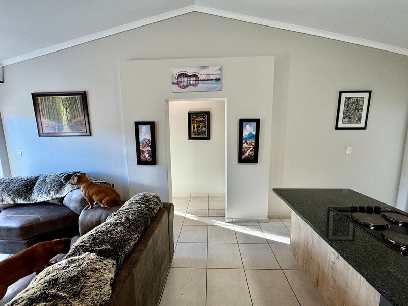 2 Bedroom Townhouse in the best side of town. - Photo 9