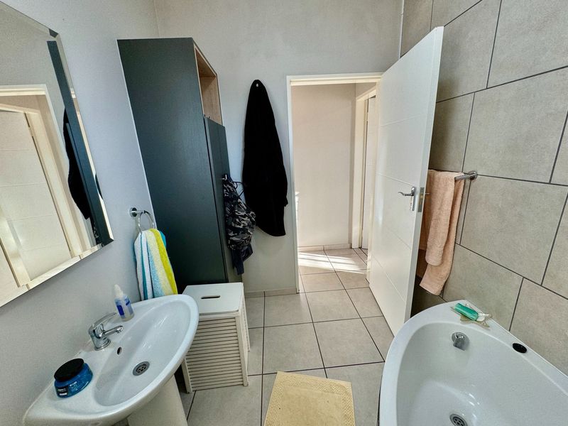 2 Bedroom Townhouse in the best side of town. - Photo 6