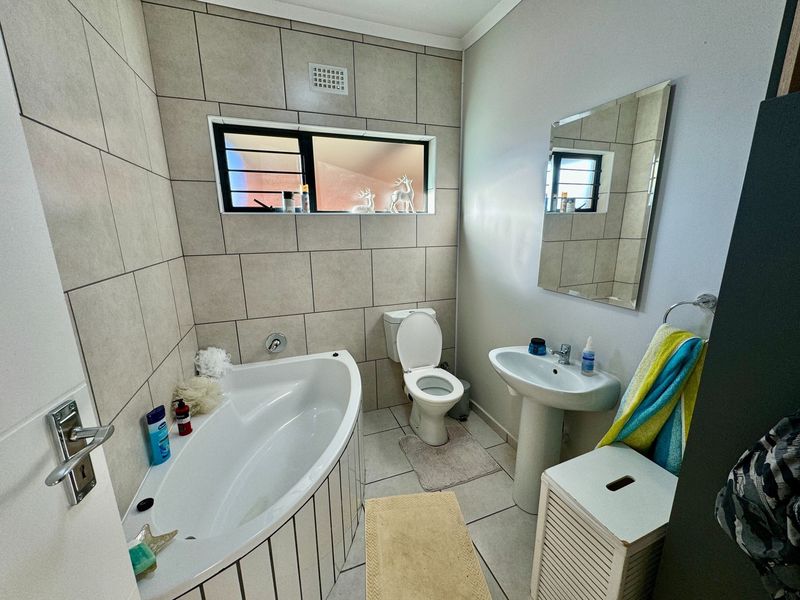 2 Bedroom Townhouse in the best side of town. - Photo 5