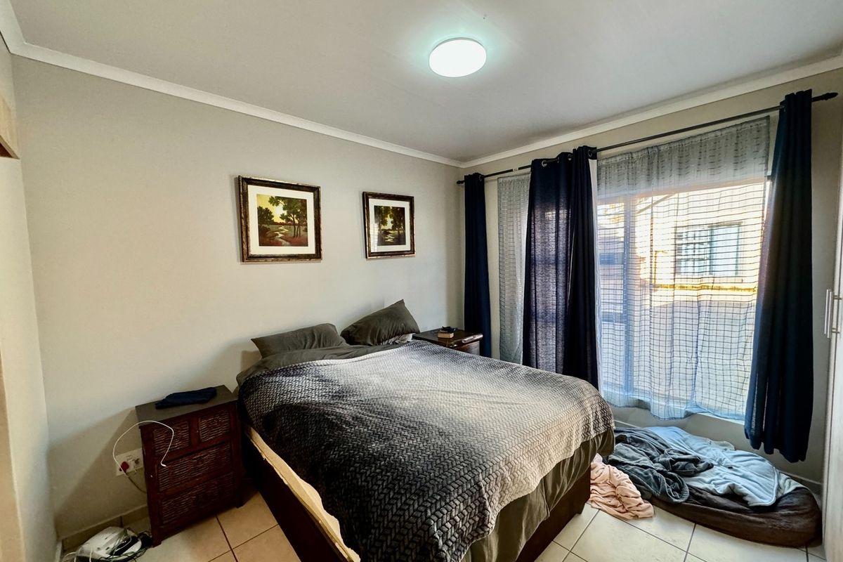 2 Bedroom Townhouse in the best side of town. - Photo 4