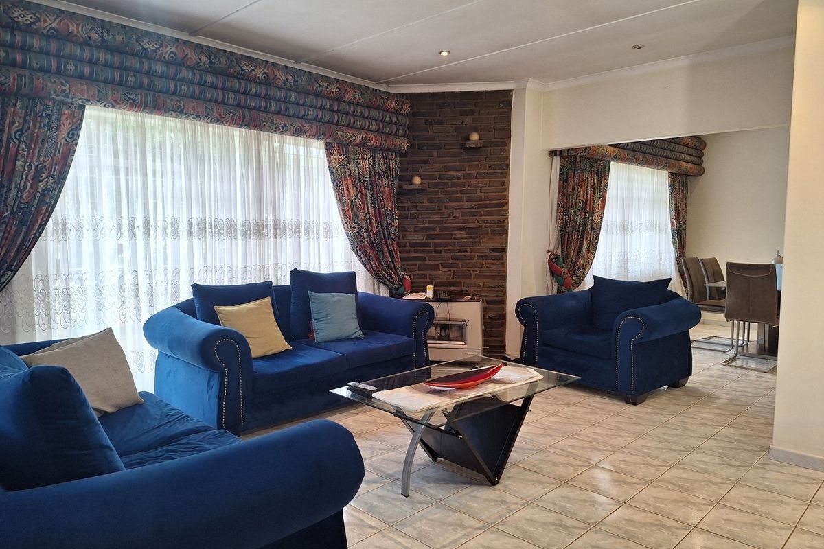 Family Home On a Corner Stand!!!!! - Photo 4