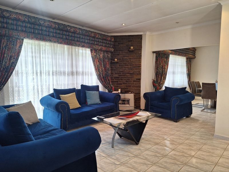 Family Home On a Corner Stand!!!!! - Photo 4