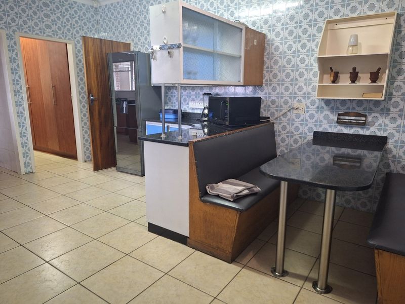 Family Home On a Corner Stand!!!!! - Photo 9