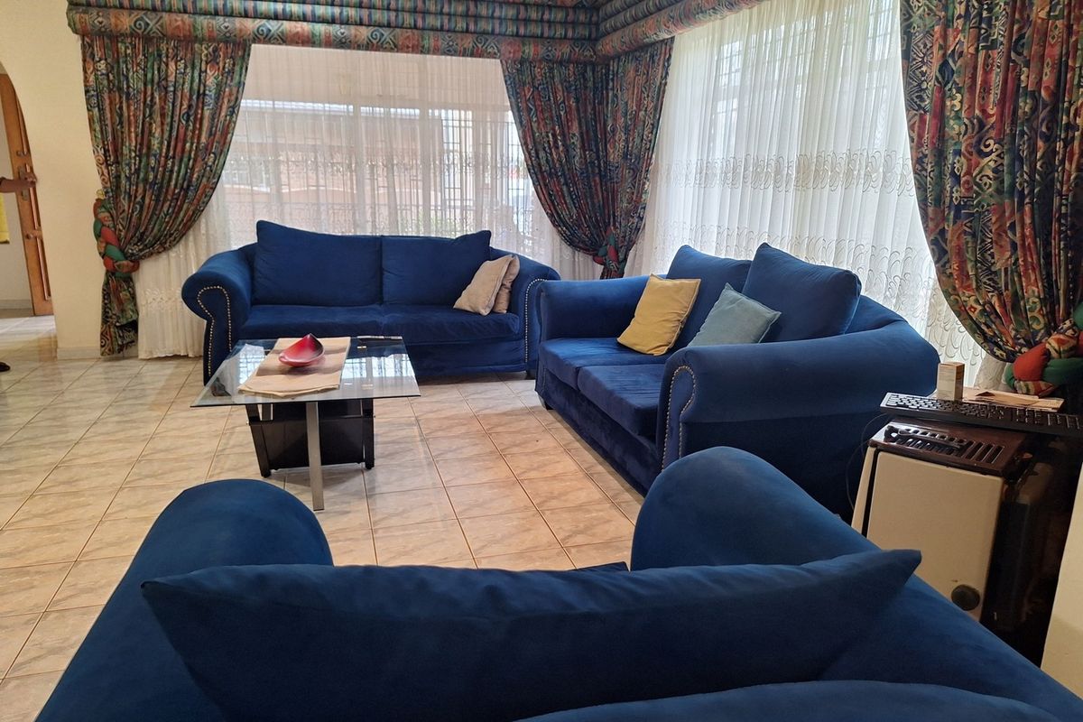 Family Home On a Corner Stand!!!!! - Photo 3