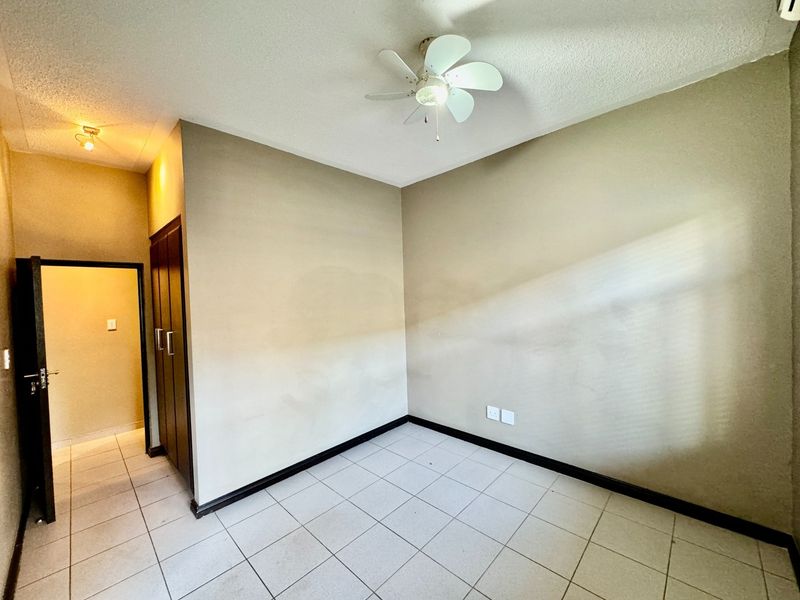 PRIME LOCATION - 2 Bedroom Apartment on the Bult. - Photo 10