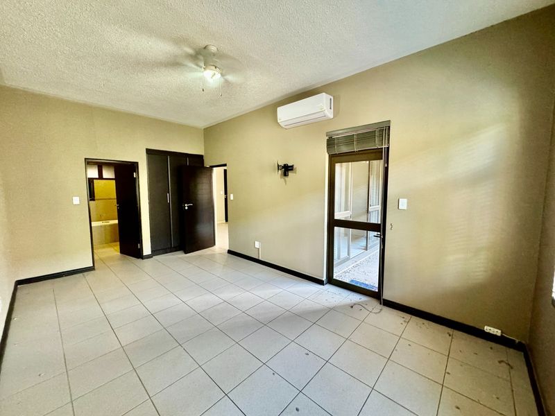 PRIME LOCATION - 2 Bedroom Apartment on the Bult. - Photo 5