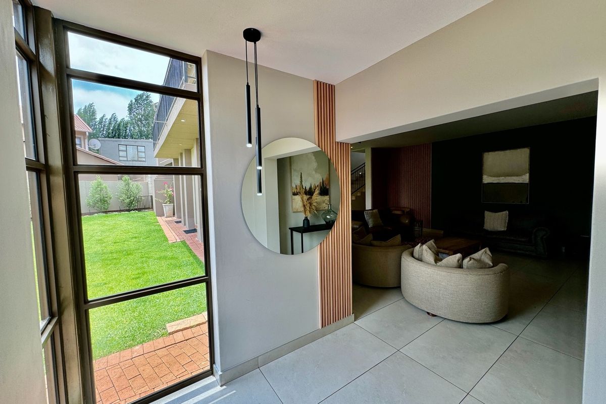 Exclusive Mandate - 5 Bedroom Masterpiece - Photo 3