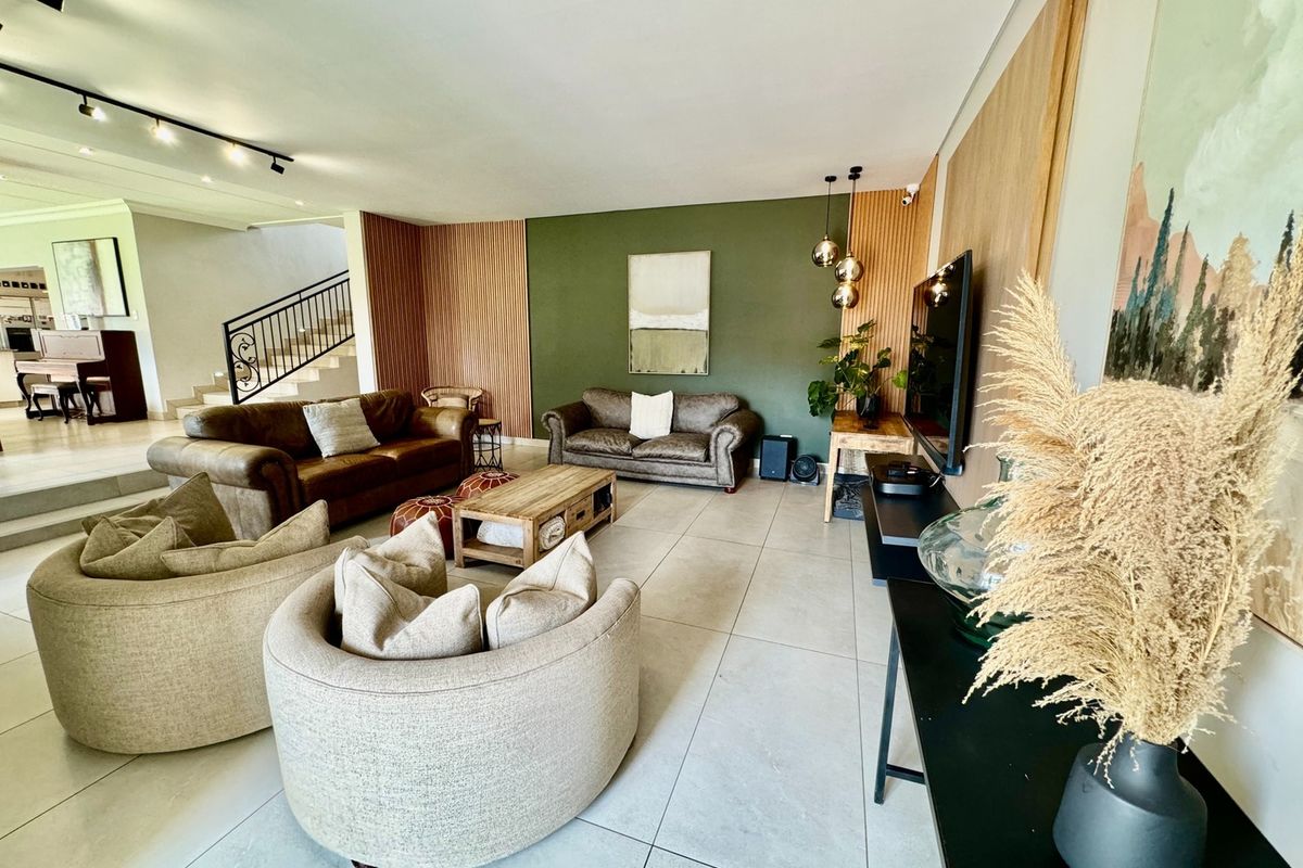 Exclusive Mandate - 5 Bedroom Masterpiece - Photo 4