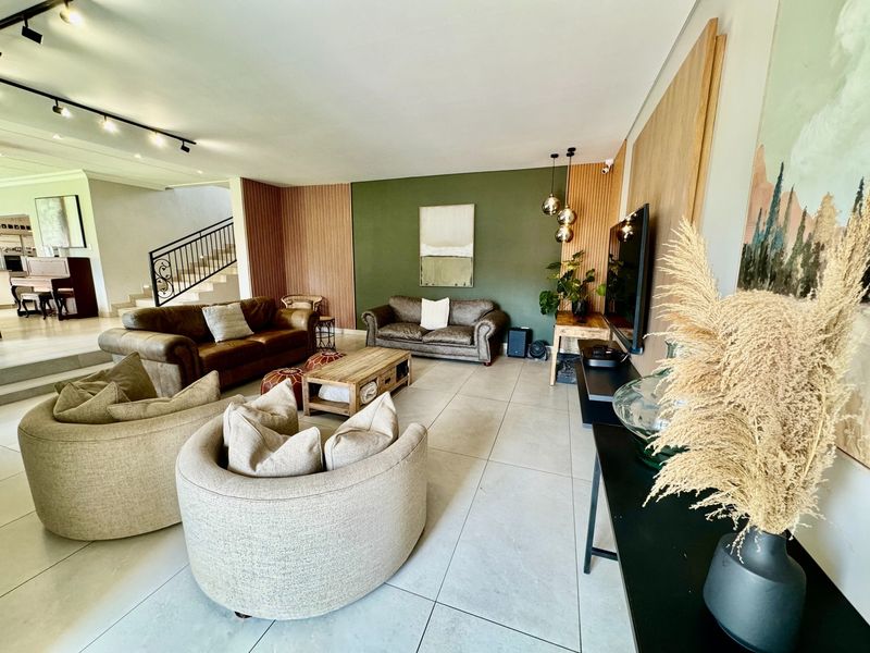 Exclusive Mandate - 5 Bedroom Masterpiece - Photo 4