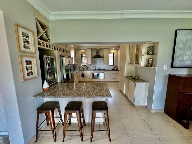 Exclusive Mandate - 5 Bedroom Masterpiece - Photo 9