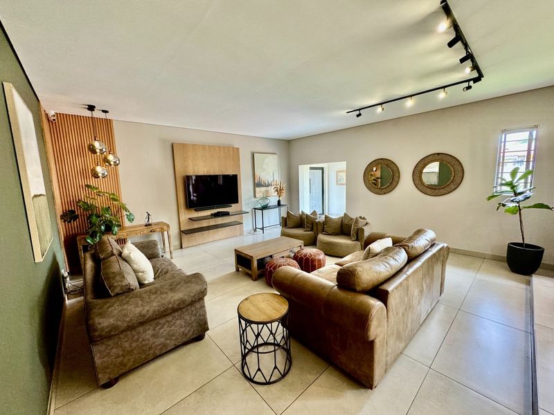 Exclusive Mandate - 5 Bedroom Masterpiece - Photo 6