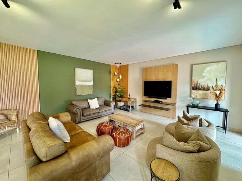 Exclusive Mandate - 5 Bedroom Masterpiece - Photo 5