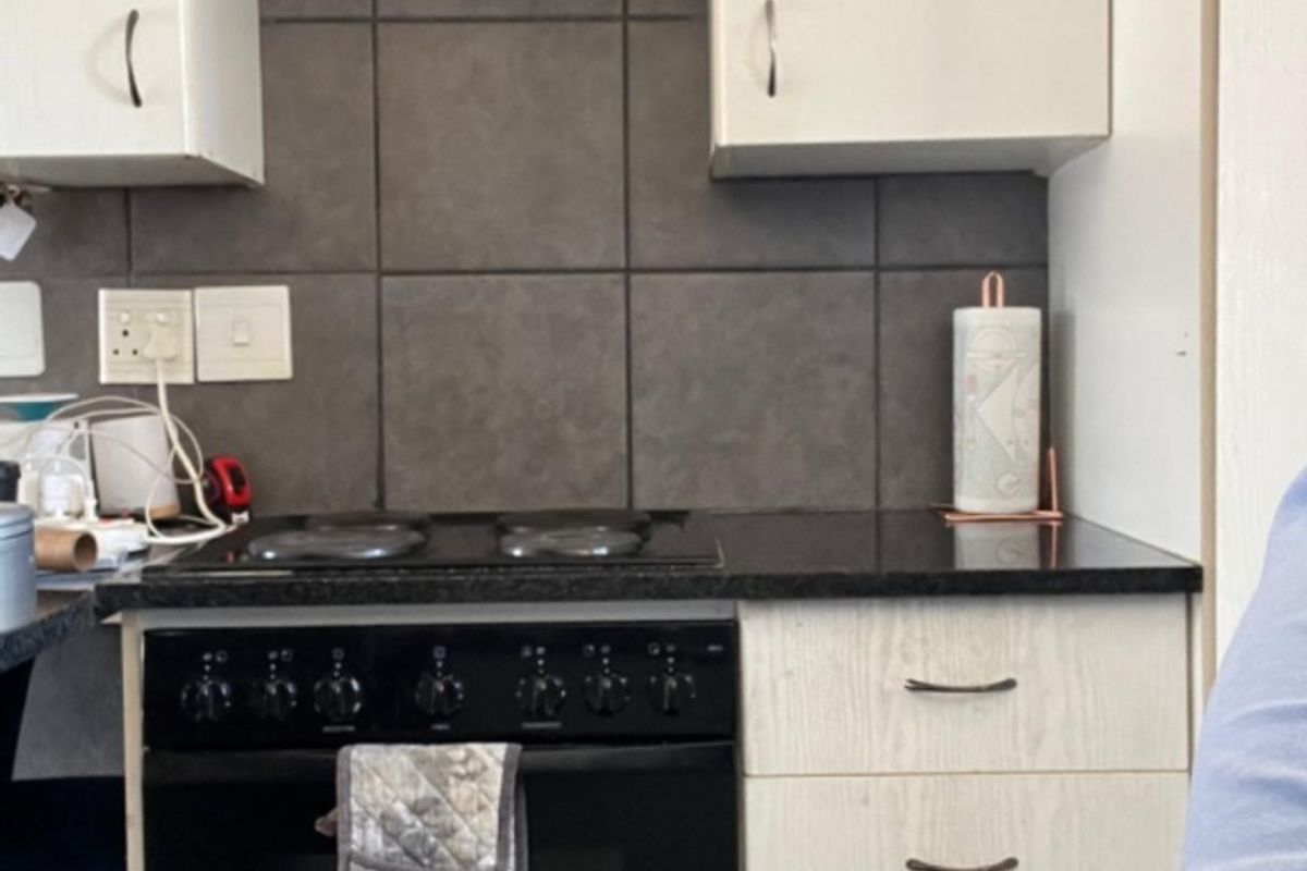 Neat As a Pin!!! - Photo 3