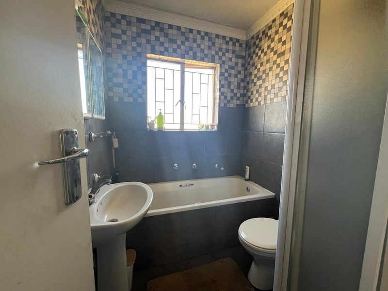 Neat As a Pin!!! - Photo 9