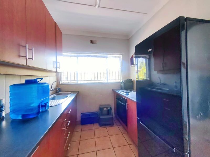 Spacious Apartment in Baillie Park! - Photo 9