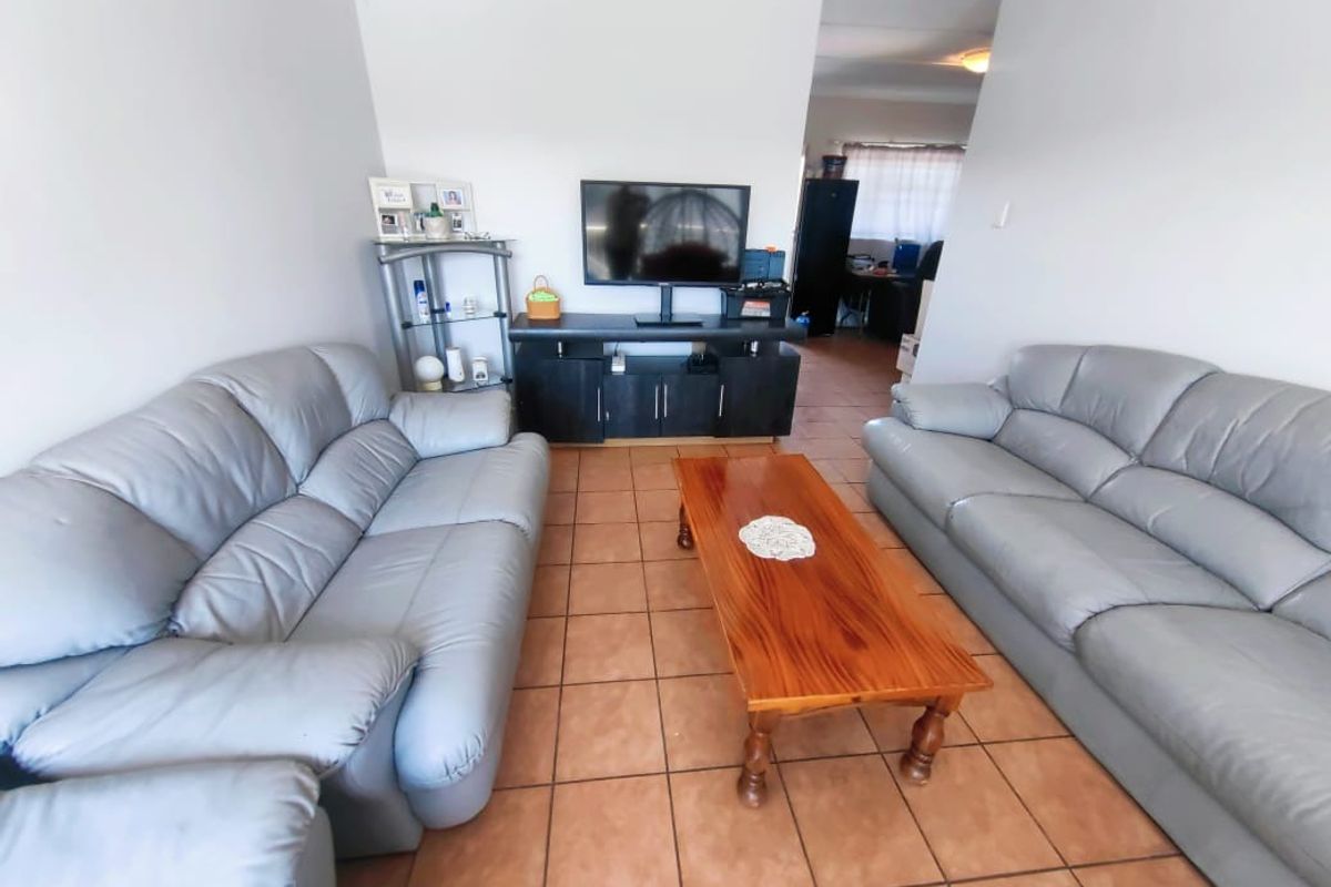 Spacious Apartment in Baillie Park! - Photo 4