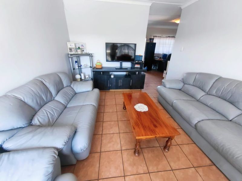 Spacious Apartment in Baillie Park! - Photo 4