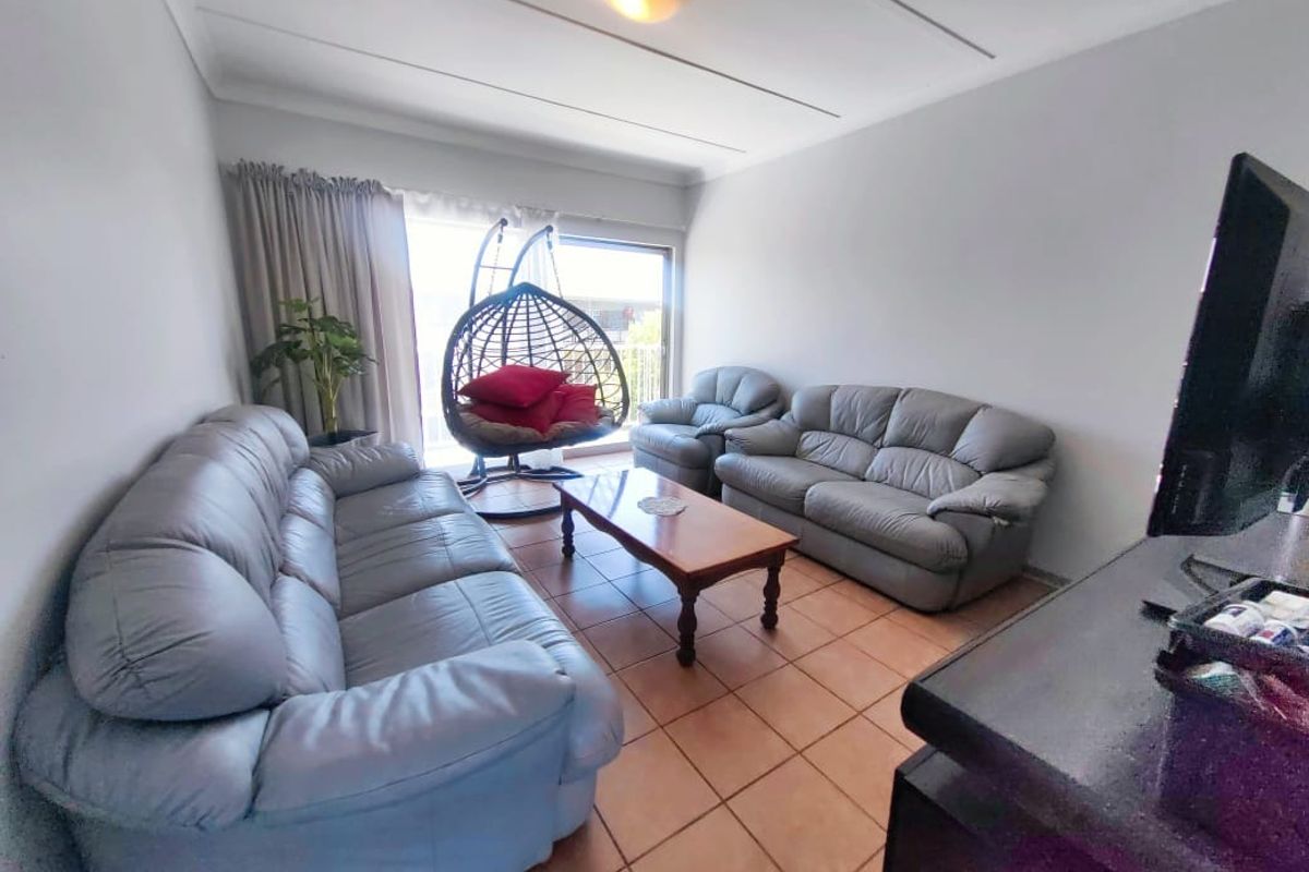 Spacious Apartment in Baillie Park! - Photo 3