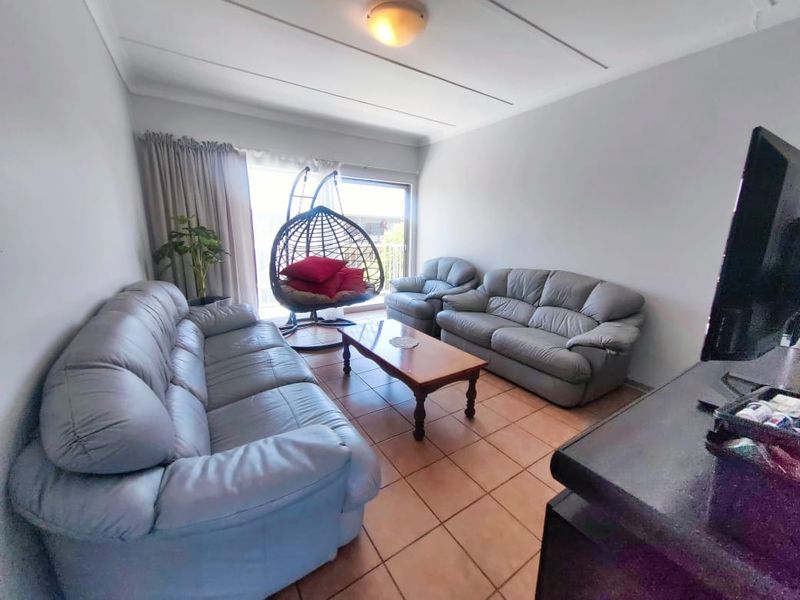 Spacious Apartment in Baillie Park! - Photo 3