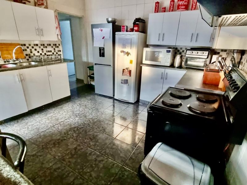 Fantastic 4-Bedroom Family Home – Priced to Sell! - Photo 3