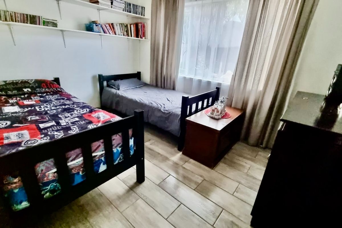 Fantastic 4-Bedroom Family Home – Priced to Sell! - Photo 5