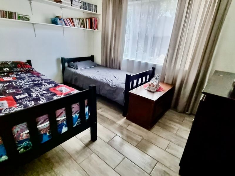 Fantastic 4-Bedroom Family Home – Priced to Sell! - Photo 5