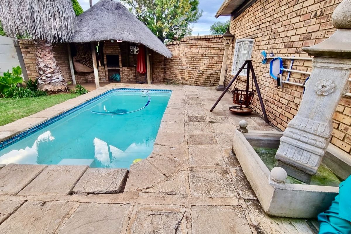 Fantastic 4-Bedroom Family Home – Priced to Sell! - Photo 2