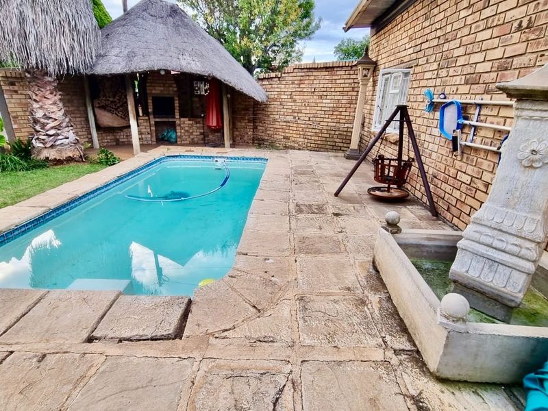 Fantastic 4-Bedroom Family Home – Priced to Sell! - Photo 2