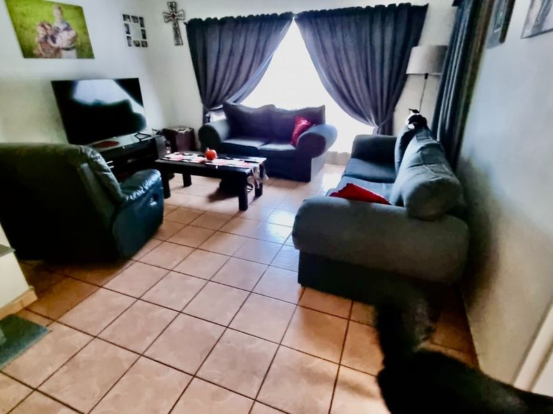 Fantastic 4-Bedroom Family Home – Priced to Sell! - Photo 4