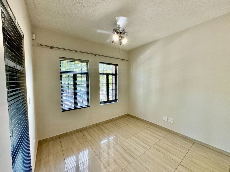 Unbeatable 2-Bedroom Apartment – Steps from NWU! - Photo 10