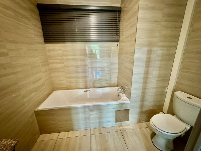 Unbeatable 2-Bedroom Apartment – Steps from NWU! - Photo 6