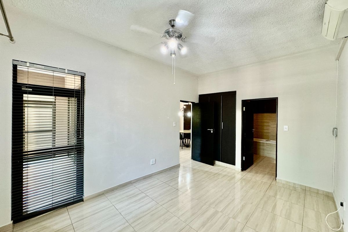 Unbeatable 2-Bedroom Apartment – Steps from NWU! - Photo 4