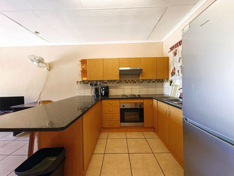 Modern 2-Bedroom Apartment with a Balcony - Photo 8